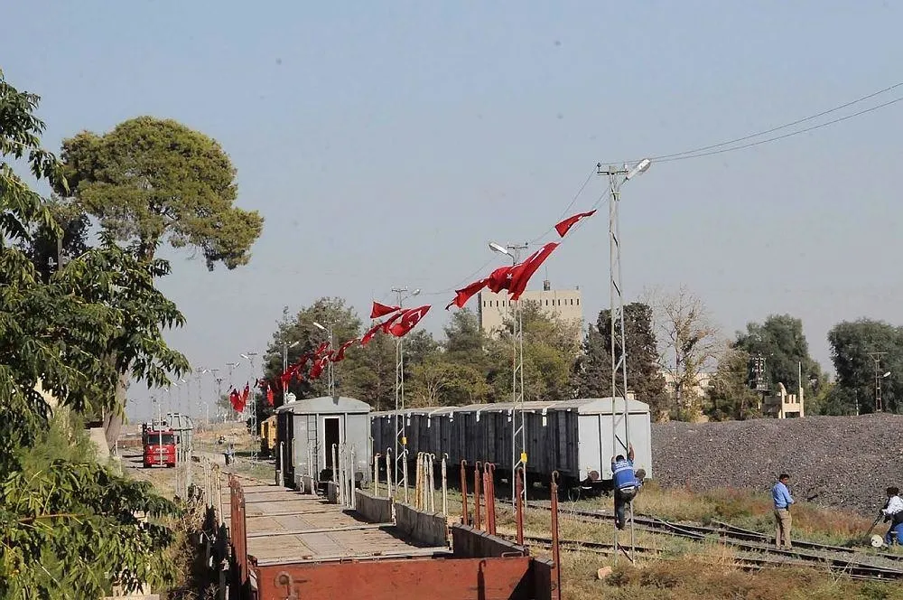 Suriye sınırı Türk bayraklarıyla donatıldı-3