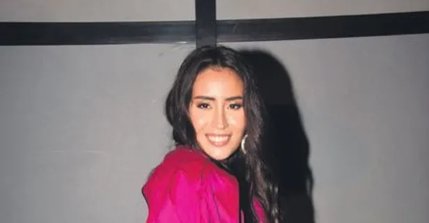 Hande Ünsal kamera karşısında