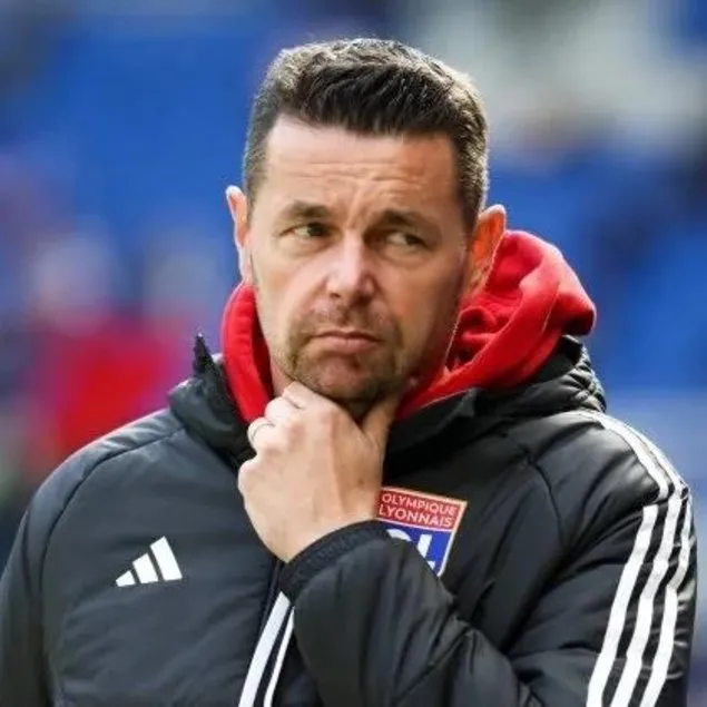 Lyon Pierre Sage ile yollarını ayırdı