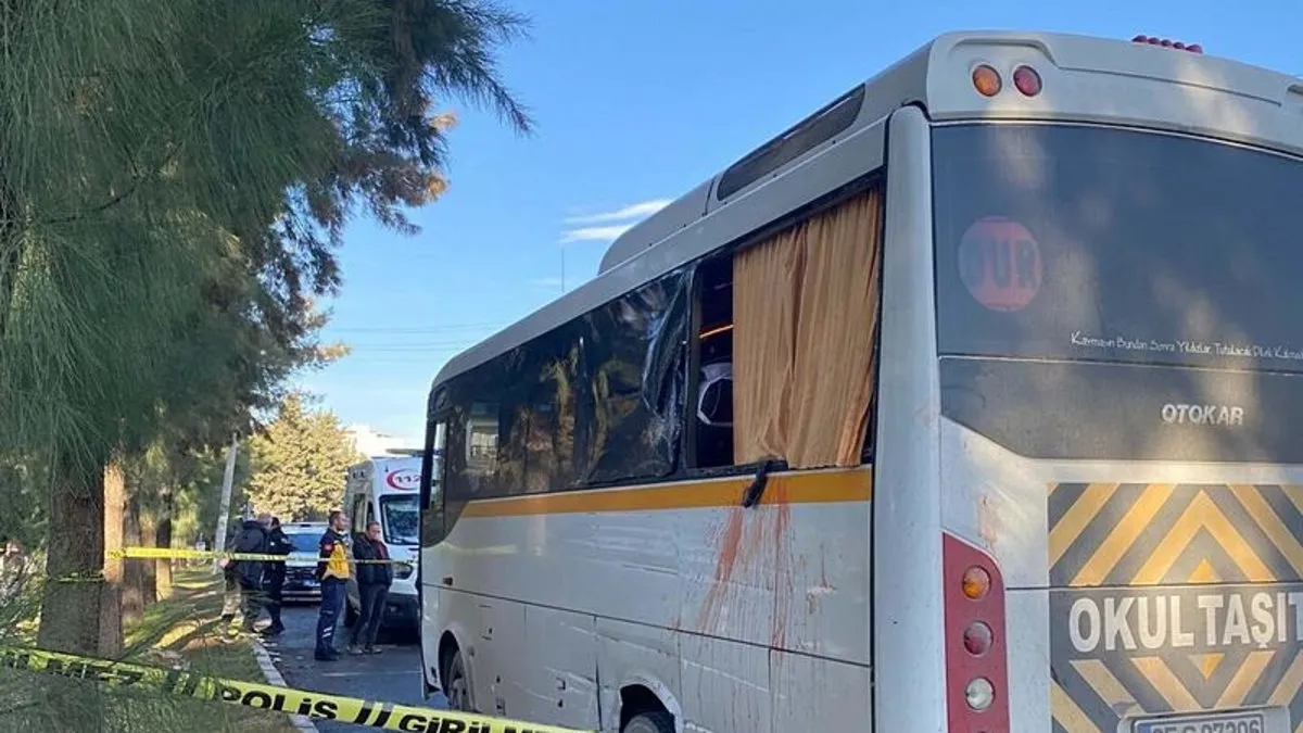 İzmir'de korkunç kaza! Öğrenci servisi park halindeki tankere çarptı: 15 yaşındaki Yağmur hayatını kaybetti