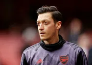 Arsenal forması giyen Mesut Özilden İslamofobiye karşı ayetli çağrı! Dünyaya böyle mesaj verdi
