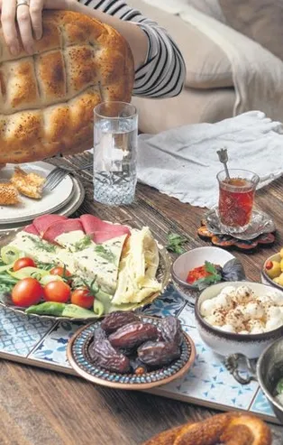Ramazan'ın ilk günü yaşanan baş ağrısını önlemek sahurdan geçiyor