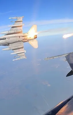 DAEŞ'in inleri başlarına yıkıldı