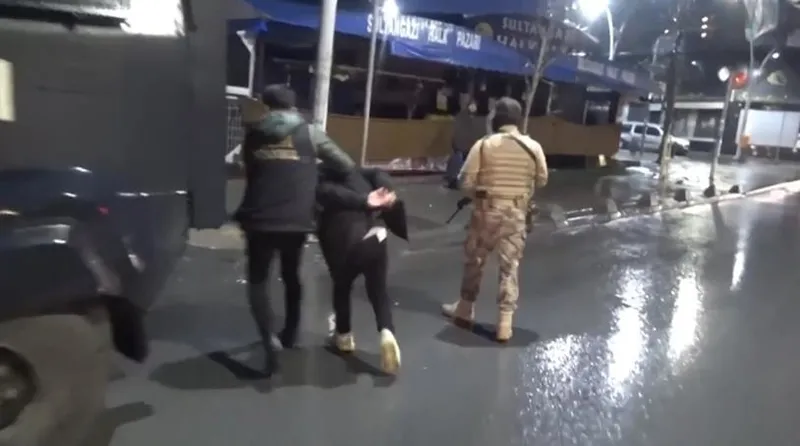 pkkya-bozdogan-33-operasyonu-1-mayista-sokaklari-karistirmaya-hazirlananlar-enselendi-11-ilde-cok-sayida-gozal-1714473512559.jpeg PKK'ya 'Bozdoğan-33' operasyonu! 1 Mayıs'ta sokakları karıştırmaya hazırlananlar enselendi: 11 ilde çok sayıda gözaltı-5