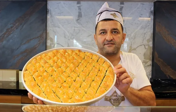 antakya-baklavasi-gaziantep-baklavasina-rakip-oldu-gaziantep-baklavasindan-daha-kaliteli-daha-lezzetli-daha-iyidir-1626622896179.jpg Antakya baklavası Gaziantep baklavasına rakip oldu: Gaziantep baklavasından daha kaliteli, daha lezzetli, daha iyidir-3