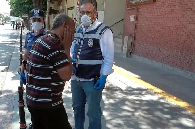 Konya'da maskesiz yakalanan kişi ceza kesilince kendisini tokatladı