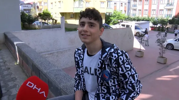 pitbullla-saka-cocuklara-dehseti-yasatti-tasmasini-kopardi-cocuklar-tellere-tirmandi-1650196649963.jpg Pitbull'la şaka çocuklara dehşeti yaşattı! Tasmasını kopardı çocuklar tellere tırmandı-6