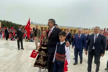 Milli Eğitim Bakanı Yusuf Tekin'den öğretmen ve öğrencilerle Anıtkabir ziyareti!