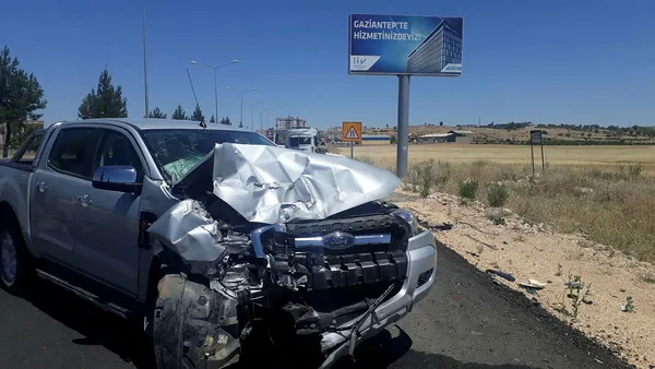 mardinde-ogretmenleri-tasiyan-minibus-ile-kamyonet-carpisti-cok-sayida-yarali-var-1623944982876.jpg Mardin'de öğretmenleri taşıyan minibüs ile kamyonet çarpıştı: Çok sayıda yaralı var-1