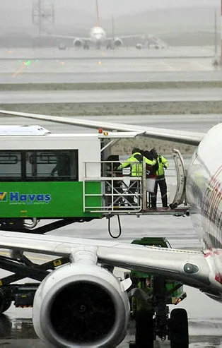 İstanbul Havalimanı'nda panik anları! Yolcu uçağı acil iniş yaptı