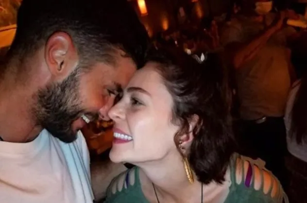 Berk Oktay koronavirüsü atlattı peki sevgilisi Yıldız Çağrı Atiksoy'un sağlık durumu nasıl? "Benim kurbanım oldu"