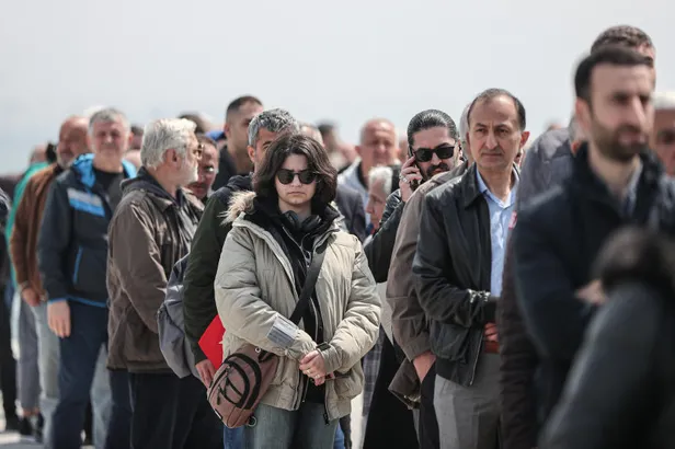 TCG Anadolu gemisine ziyaretçi akını: "Bizde soğanla domatesle satılacak vatan yok! Domates lazım değil bu lazım"-8