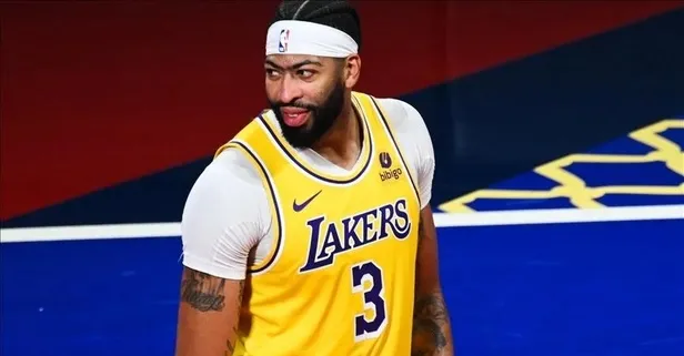 Lakers yıldızlarıyla güldü