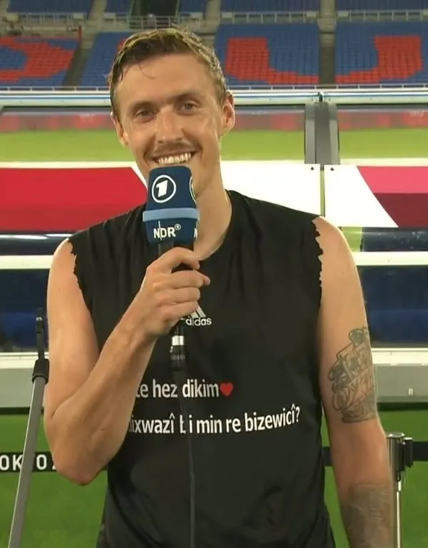 fenerbahceden-kacan-futbolcu-max-kruseden-tokyo-2020de-dilara-mardineye-kurtce-evlenme-teklifi-1627246478421.jpg Fenerbahçe'den kaçan futbolcu Max Kruse, Tokyo 2020'de Dilara Mardine'ye Kürtçe evlenme teklifinde bulundu-2