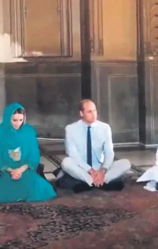 İngiliz Kraliyet gelini Kate Middleton ve Prens William'dan cami ziyareti
