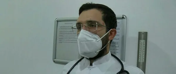 asi-olmak-isteyen-ailenin-erkek-uyesi-ogle-paydosundayim-diyen-doktoru-tekmeleyip-yumrukladi-1641020706056.jpg Aşı olmak isteyen ailenin erkek üyesi, "Öğle paydosundayım" diyen doktoru tekmeleyip yumrukladı-7