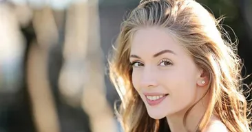 Yasemin Kay Allen takipçisinin tacizine küfürle cevap verdi! Sosyal medya ikiye bölündü: Hanım hanımcık kızı delirttiniz!