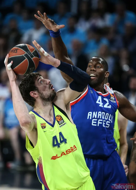 Anadolu Efes - Barcelona maç sonucu: 80-71 ile ilgili görsel sonucu