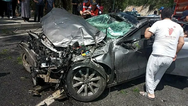 muglada-otomobil-alt-yola-uctu-2-parmagi-kopan-doktor-agir-yarali-1684583649057.jpeg Muğla'da otomobil alt yola uçtu! 2 parmağı kopan doktor ağır yaralı...-2