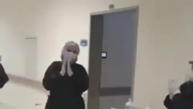 Kırklareli'nin ilk koronavirüs hastası Selin Telo alkışlarla taburcu edildi