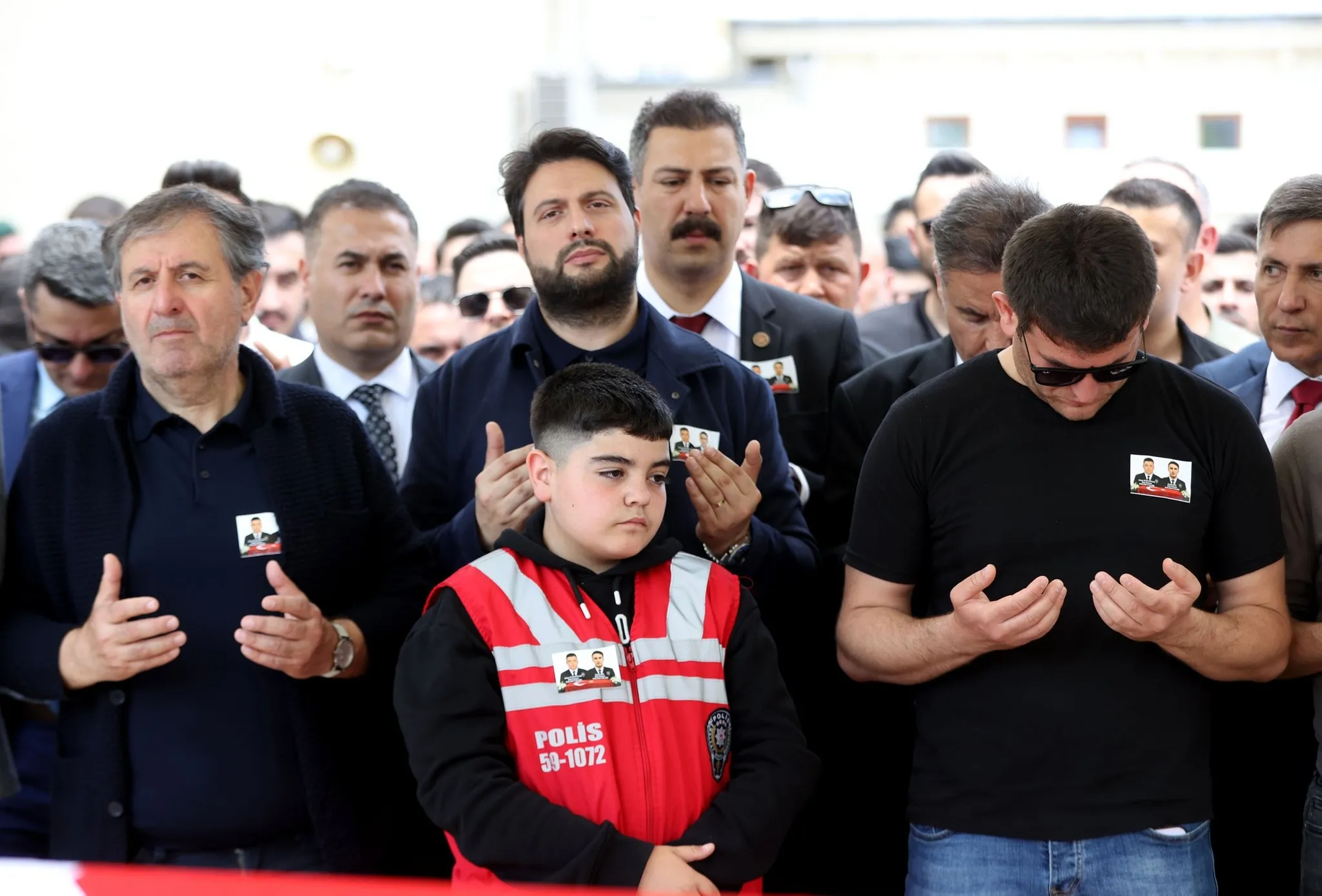 Tekirdağ şehit polislerini uğurladı... Binler sokağa döküldü | Eşinin tabutuna sarıldı: Evladımız bana emanet