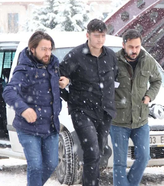 Afyon'da lisede büyük dehşet! Gitar kutusundan çıkardı öğretmenine sıktı - 3