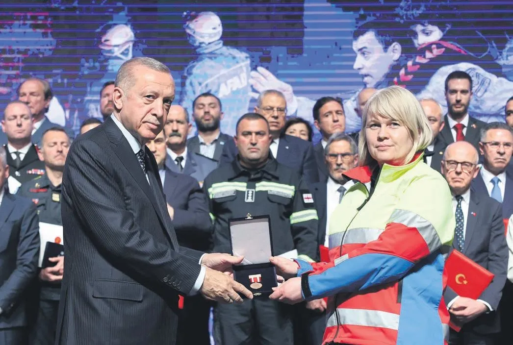 Ülkemiz hainlere bırakılamaz