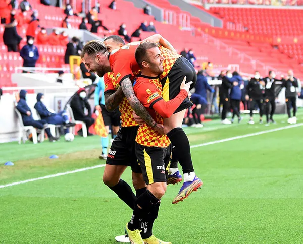 canli-goztepe-genclerbirligi-canli-anlatim-izle-1611064148642.jpg Göztepe 4-0 Gençlerbirliği | Maç özeti-3