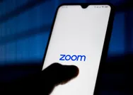 Popüler uygulama Zoom yasaklandı! Güvenlik skandallarının ardı arkası kesilmemişti