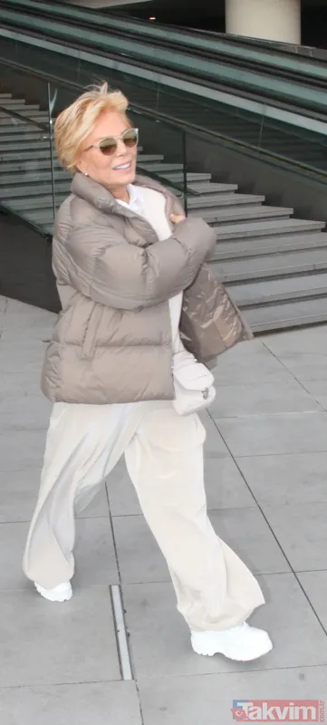 76 yaşındaki ablası Ajda Pekkan gibi yıllara meydan okuyan 73 yaşındaki sanatçı Semiramis Pekkan görüntüsüyle olay oldu - 6