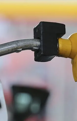 Pompada çifte indirim! Benzin ve motorin fiyatları ucuzlayacak