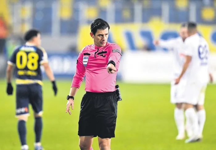 emre-belozoglu-yaptigi-aciklamalar-ile-gundem-yaratacak-halil-umut-meler-ve-erol-buluta-cevap-verdi-1704066142082.jpeg Emre Belözoğlu yaptığı açıklamalar ile gündem yaratacak | Halil Umut Meler ve Erol Bulut'a cevap verdi-4