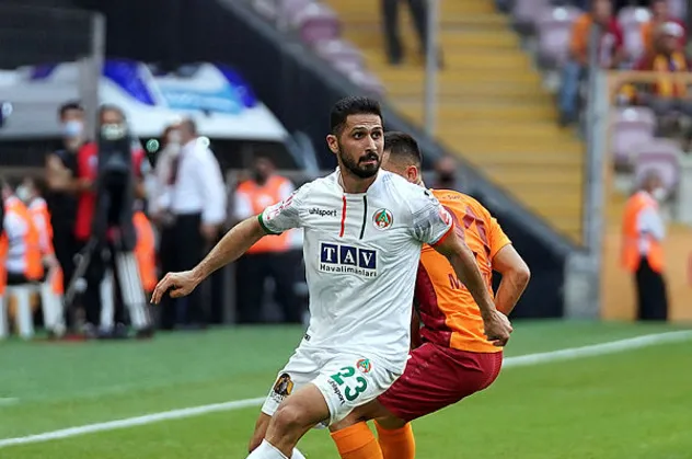 Aytemiz Alanyaspor'a kiralanmıştı! Emre Akbaba'dan müthiş performans!