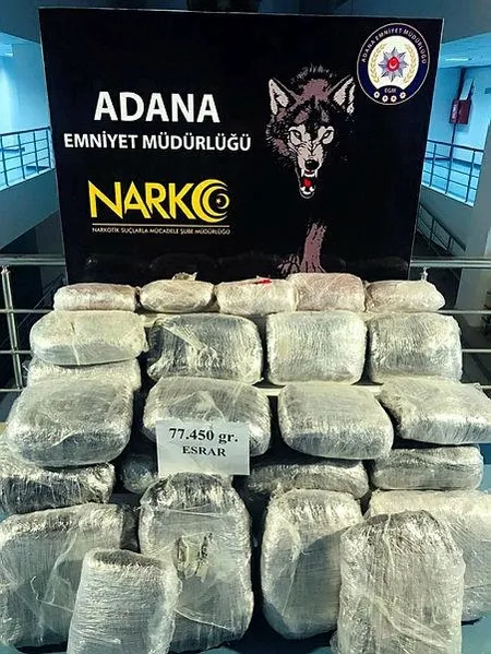 Son dakika: Adana'da uyuşturucu gizlemede akılalmaz yöntem: Sepetli motosiklete zulalanmış 77 kilo esrarı Marco buldu-4