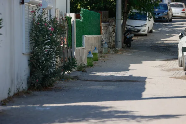 izmirde-surekli-su-kesintisi-uygulanan-dikilide-vatandaslar-cozum-bekliyor-1691226095649.jpg İzmir'de sürekli su kesintisi uygulanan Dikili'de vatandaşlar çözüm bekliyor-5