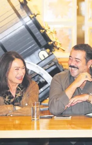 Şimdiden güldürdü