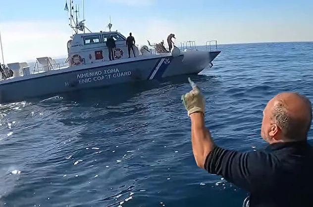 Yunan botunu geri püskürtmüştü! Bakan Çavuşoğlu'ndan balıkçı İlker Özdemir'e teşekkür