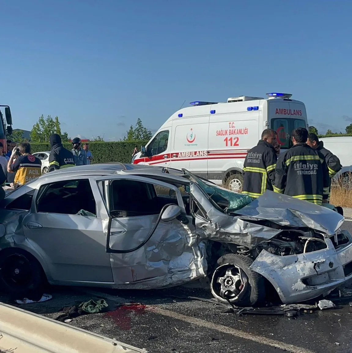 Araçlar kafa kafaya girdi!