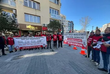 CHP’li Karşıyaka Belediyesi’nde hakkını arayan işçilerden eylem: Taksit taksit maaş istemiyoruz