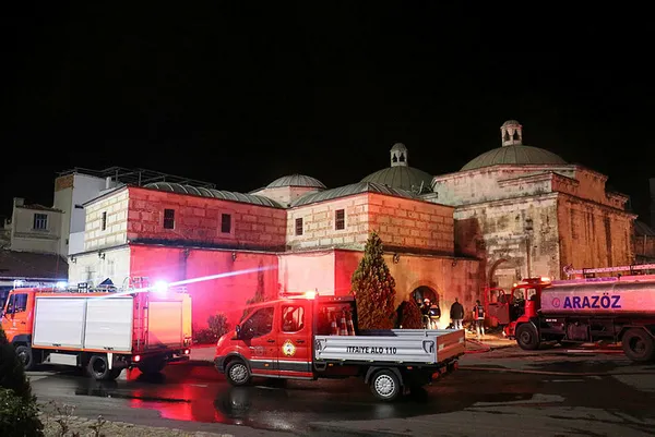 kirklarelinde-637-yillik-tarihi-carsida-yangin-1590465742231.jpg Kırklareli'nde 637 yıllık tarihi çarşıda yangın-1