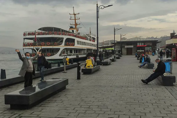 1609067532560.jpg Eminönü'nde turist yoğunluğu! Sokaklar onlara kaldı-2