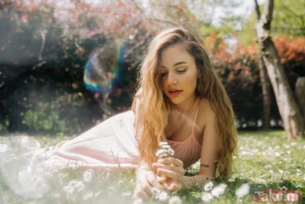 Berfu Yenenler bikinisiyle şov yaptı! Eşi Eser Yenenler’in tepkisi olay oldu sosyal medya onları konuştu - 11