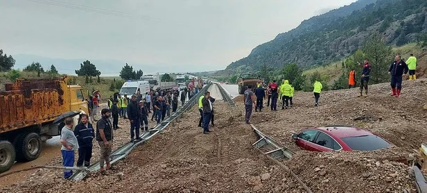 son-dakika-afyonkarahisarda-heyelan-araclari-yuttu-1686675592723.jpeg Son dakika: Afyonkarahisar'da heyelan araçları yuttu! 1 ölü 1 yaralı-2