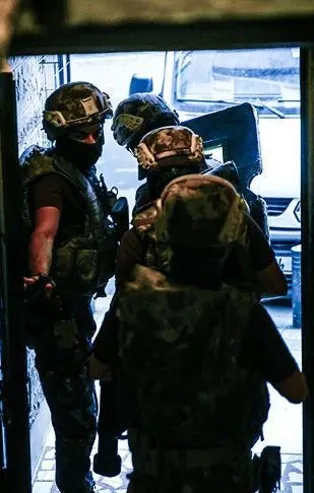 Adana'da uyuşturucu operasyonunda 4 şüpheli gözaltına alındı