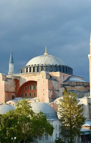 Kültür ve Turizm Bakanı Mehmet Nuri Ersoy Ayasofya’nın son beş yıllık bilançosunu açıkladı!