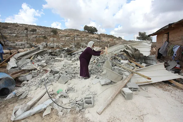 isglci-israil-askerleri-bati-seriada-filistinlilerin-evini-yikti-1597076673878.jpg İşgâlcı İsrail askerleri Batı Şeria’da Filistinlilerin evini yıktı-2