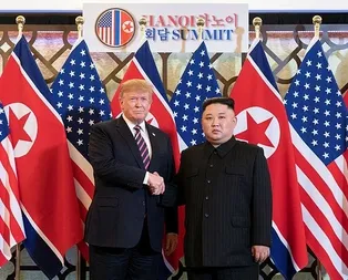 Trump ile Kim Jong-un bir araya geldi