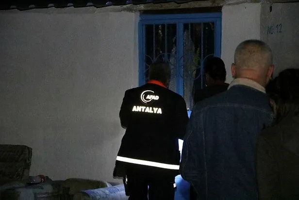 Antalya'da ölü bulunan çiftçinin evinde 'kimyasal madde' şüphesi-1