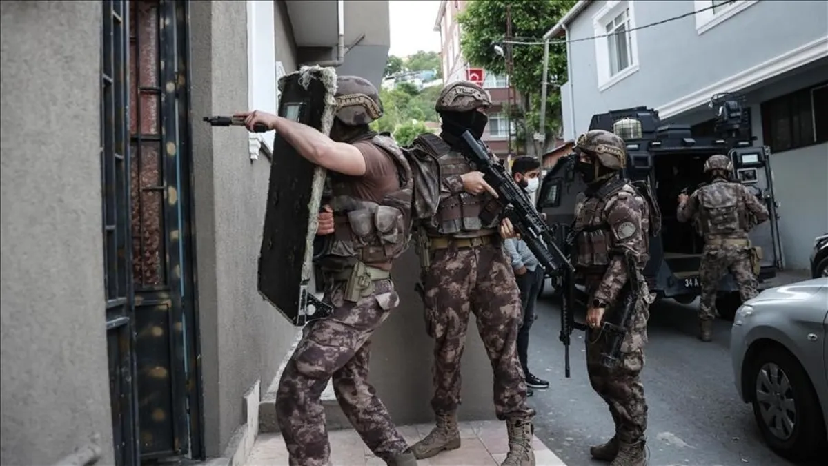 İstanbul'da 1 Mayıs öncesi terör operasyonu: 76 kişi gözaltına alındı