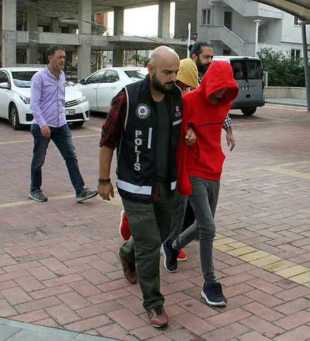 antalyada-fuhus-operasyonu-tek-tek-gozaltina-alindilar-1571820937901.jpg Antalya'da fuhuş operasyonu! Tek tek gözaltına alındılar-1